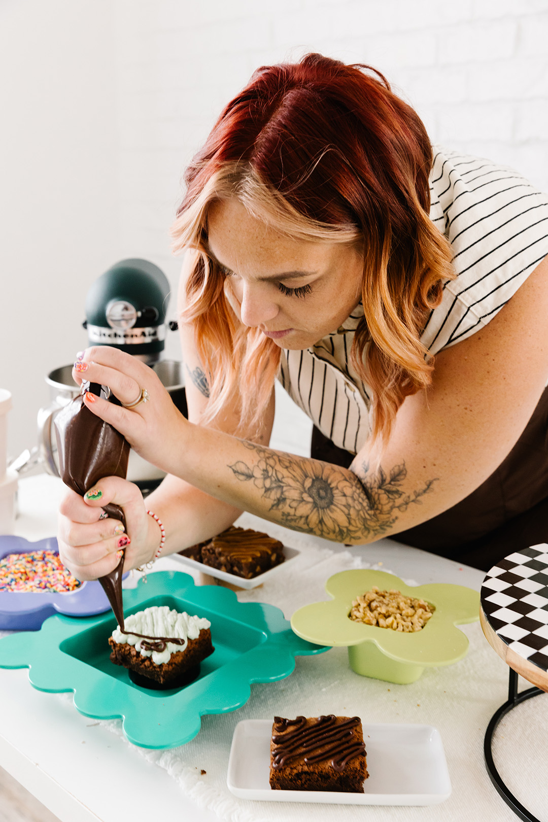 picture of Jensen decorating a brownie