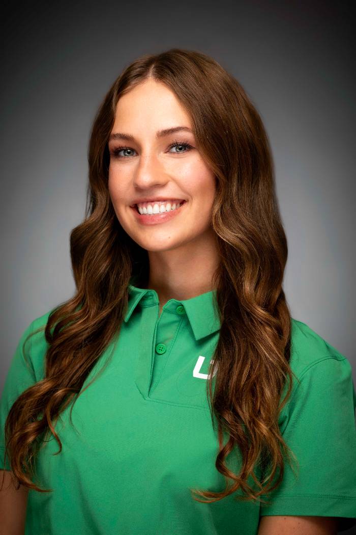 Headshot of Lindy Winward