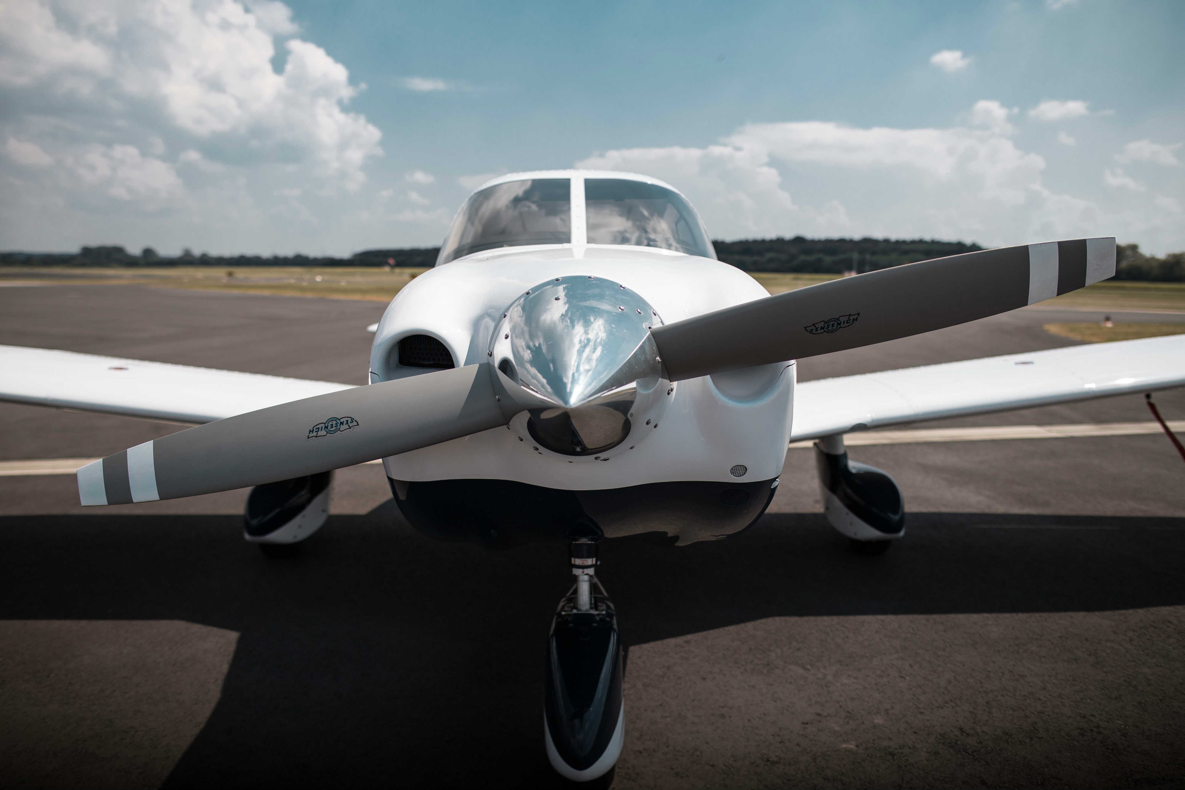 front view propeller plane