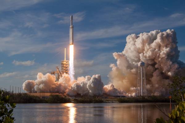 falcon heavy liftoff