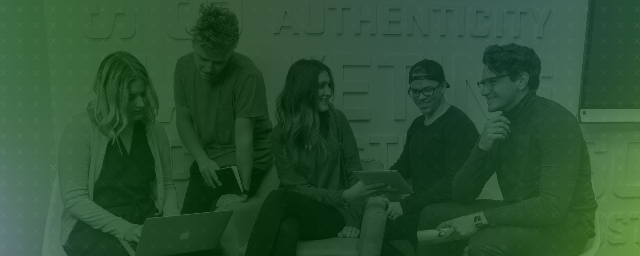 groupd of students closely working together