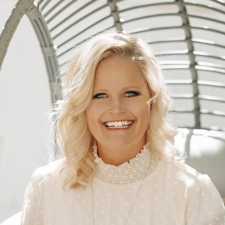 Holly Willard Headshot