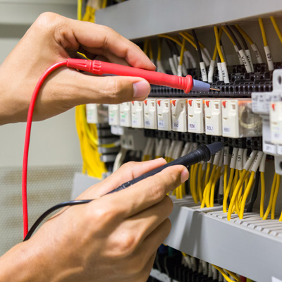 Electrical probes testing wires