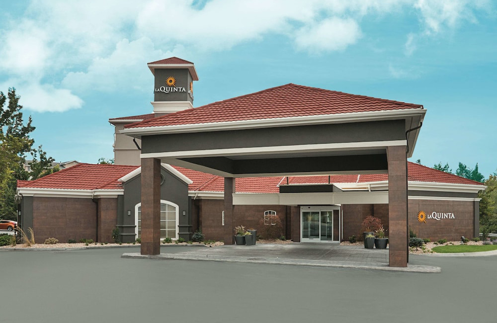 La Quinta Inn and Suites