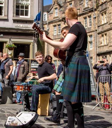 Students experience street performers on trip to Scotland