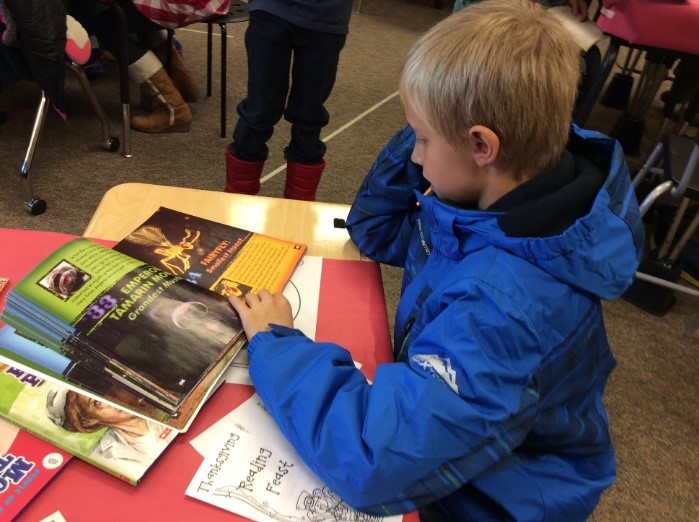 Student reading during the book feast