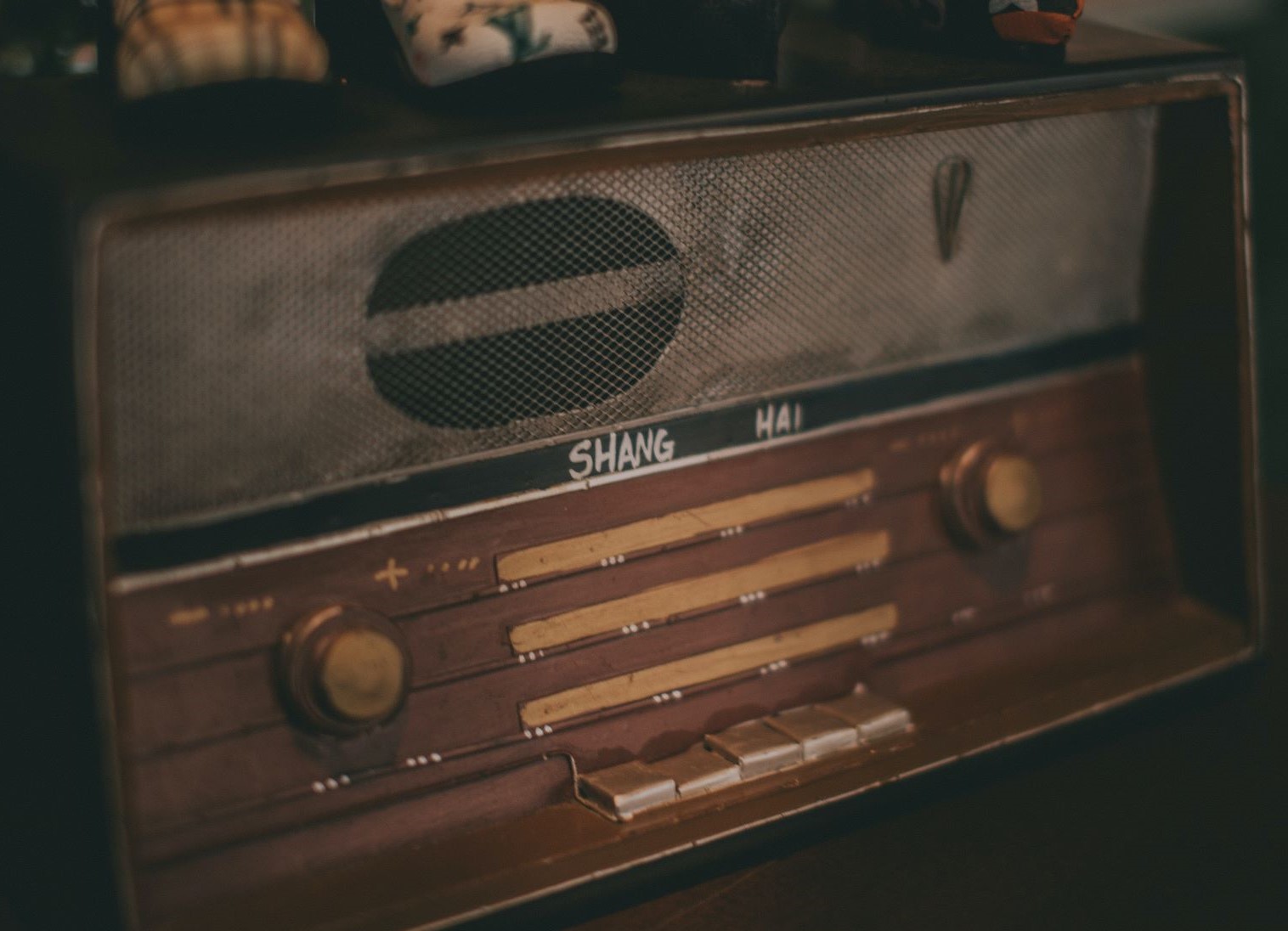 Vintage radio - image by Firdaus Roslan on Unsplash