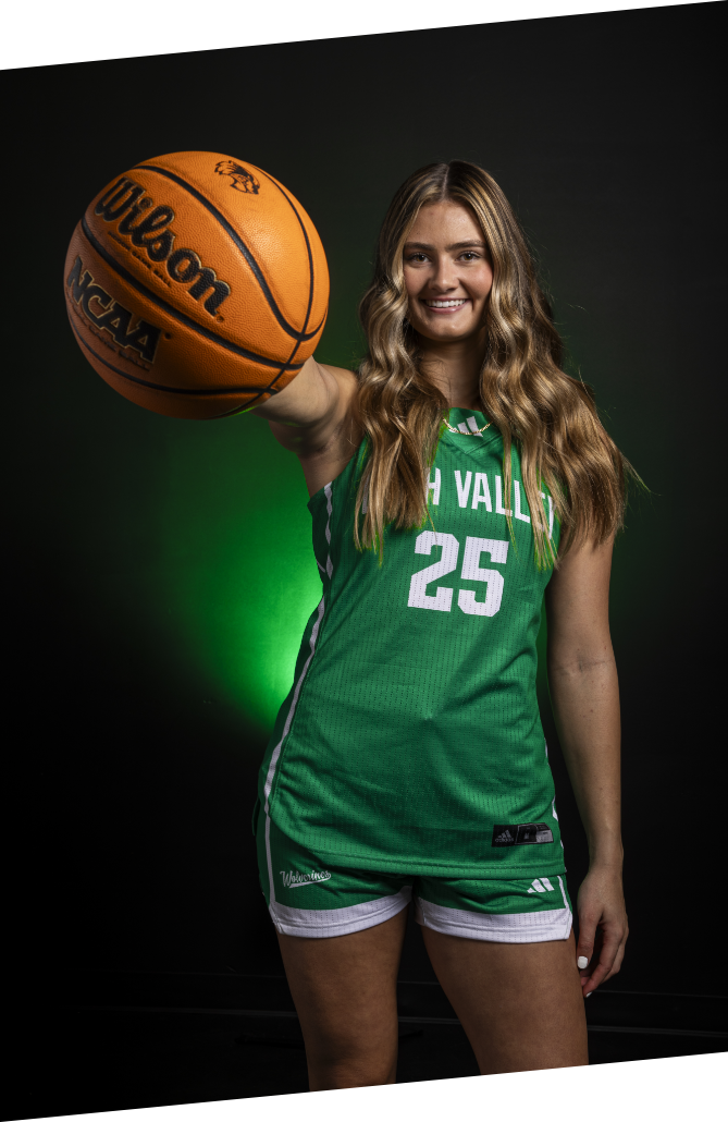 Profile picture of Halle Nelson