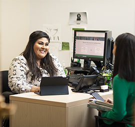 Student meeting with a First-Year Advisor