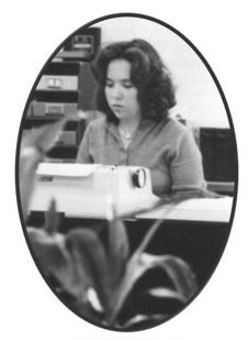Linda Makin working on a typewriter