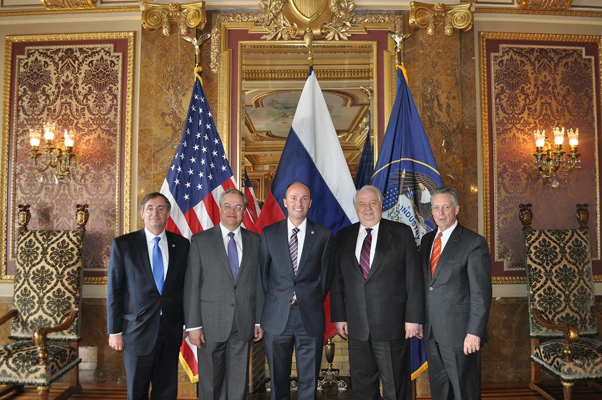 Ambassador Kislyak and Consul General Petrov meet with Lt. Governor Cox in the Gold Room of the Capitol.