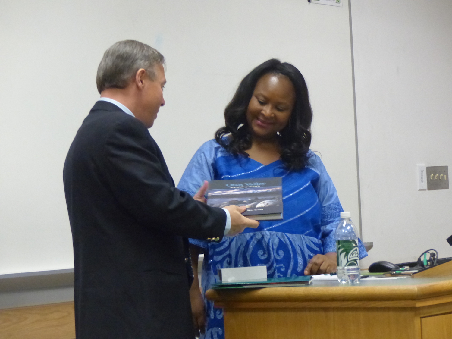 Hawa receiving gifts from Baldomero