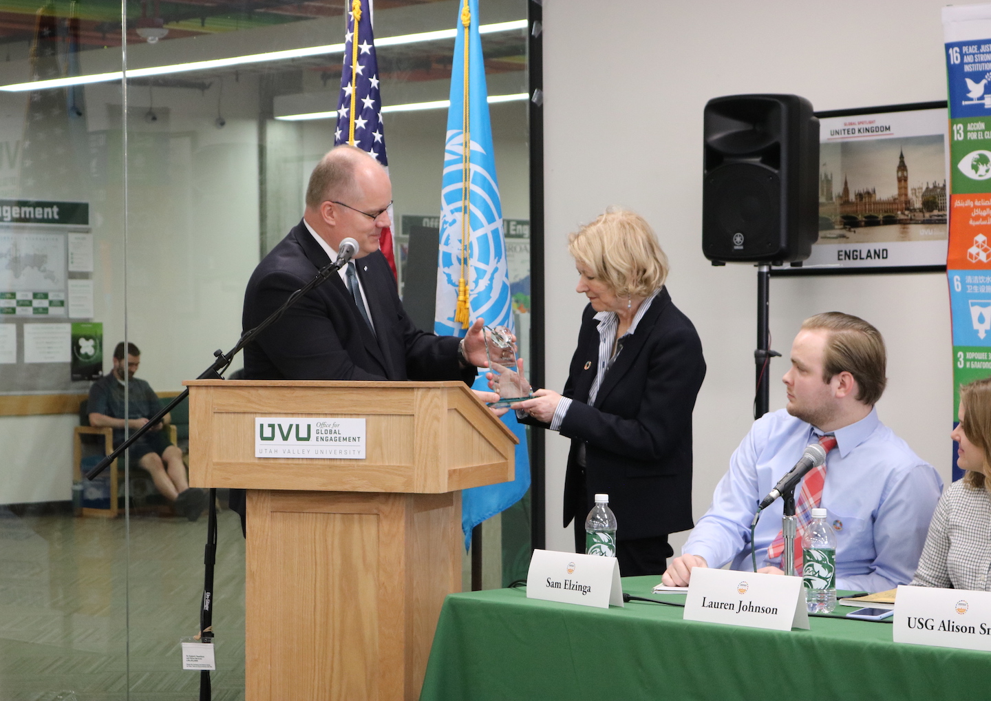 Ms. Alison Smale receiving an award from Mr. Cameron Martin, Vice President of University Relations.