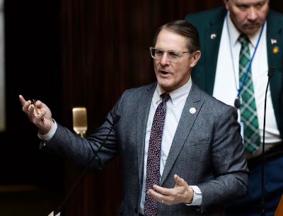 Representative Ken Ivory presents HB488