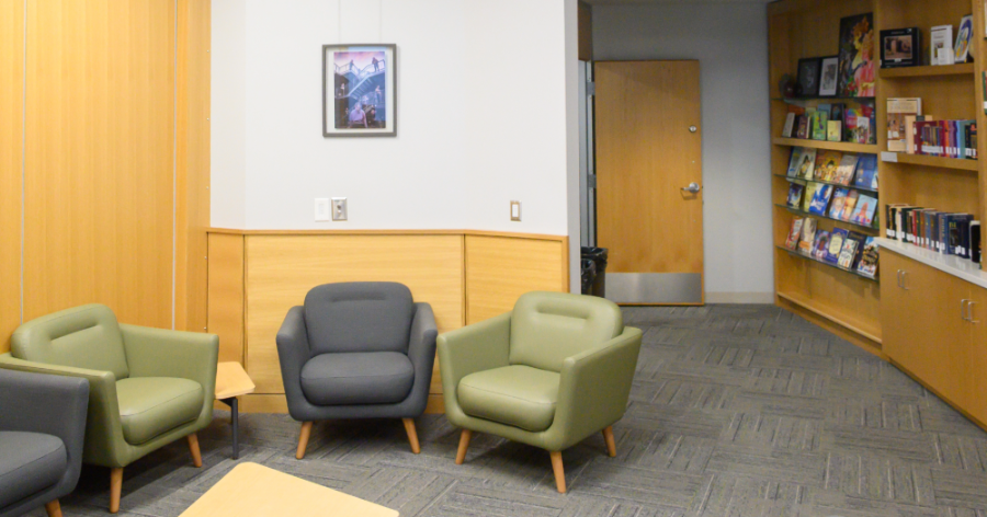 Gathering room in the reflection center featuring the library, your campus livingroom