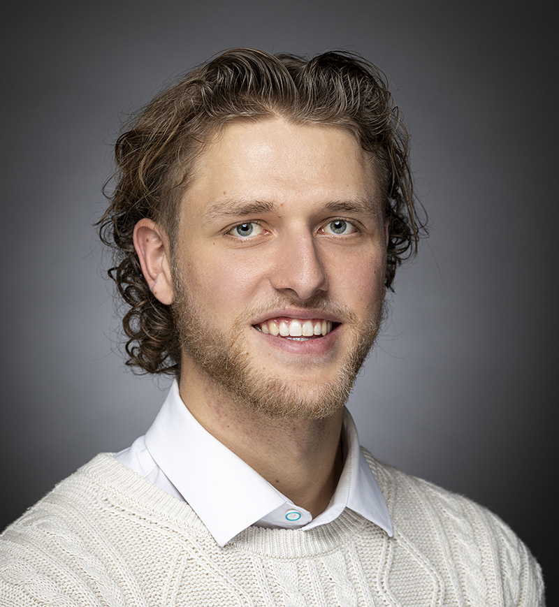 headshot of Carson Bakker