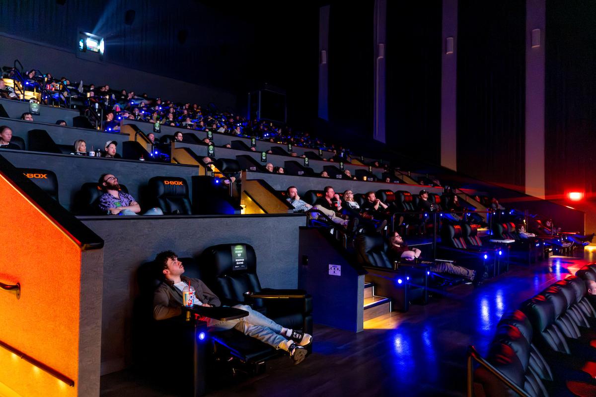 audience watching die hard