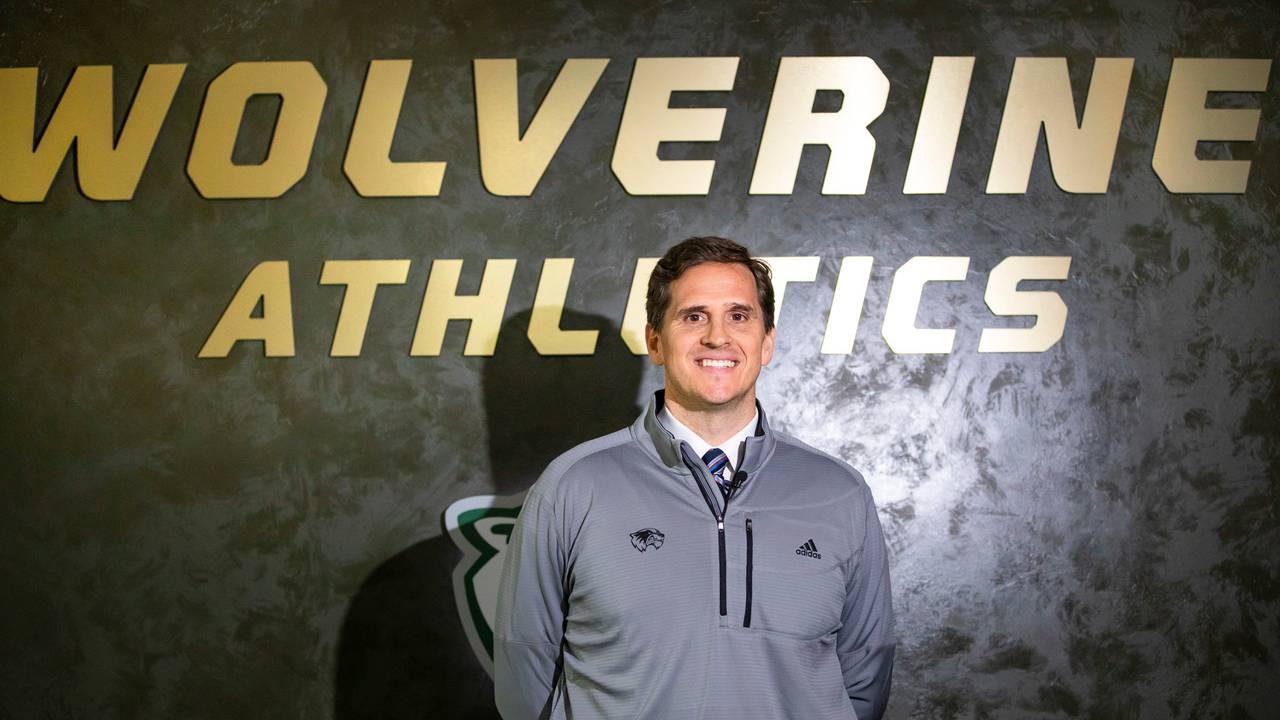 Report: UVU's Mark Madsen Leading Candidate For Pac-12 Job
