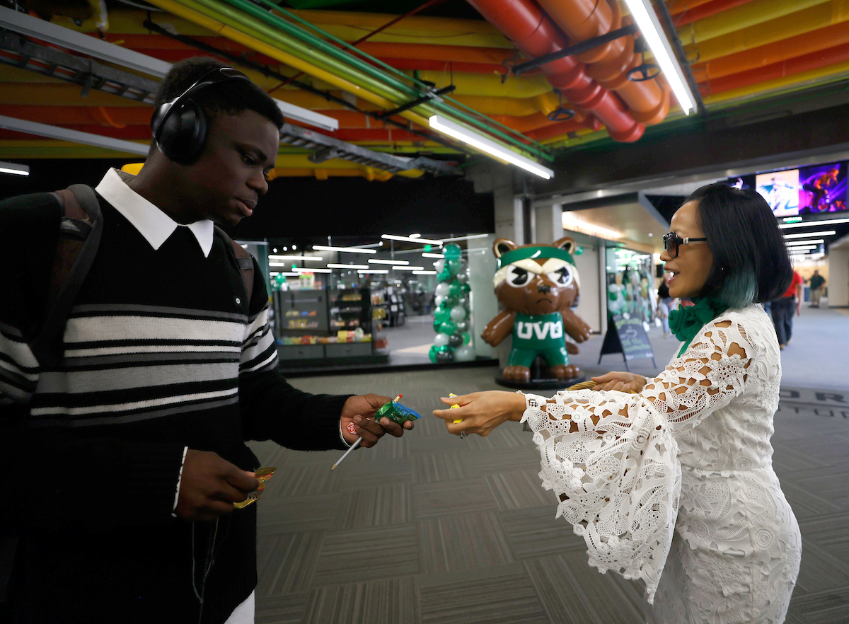 President Tuminez handing out snacks to students