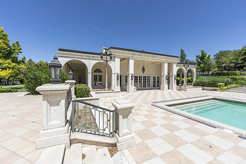 Bastian Museum pool area.