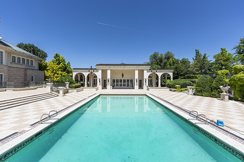 Bastian Museum pool area.