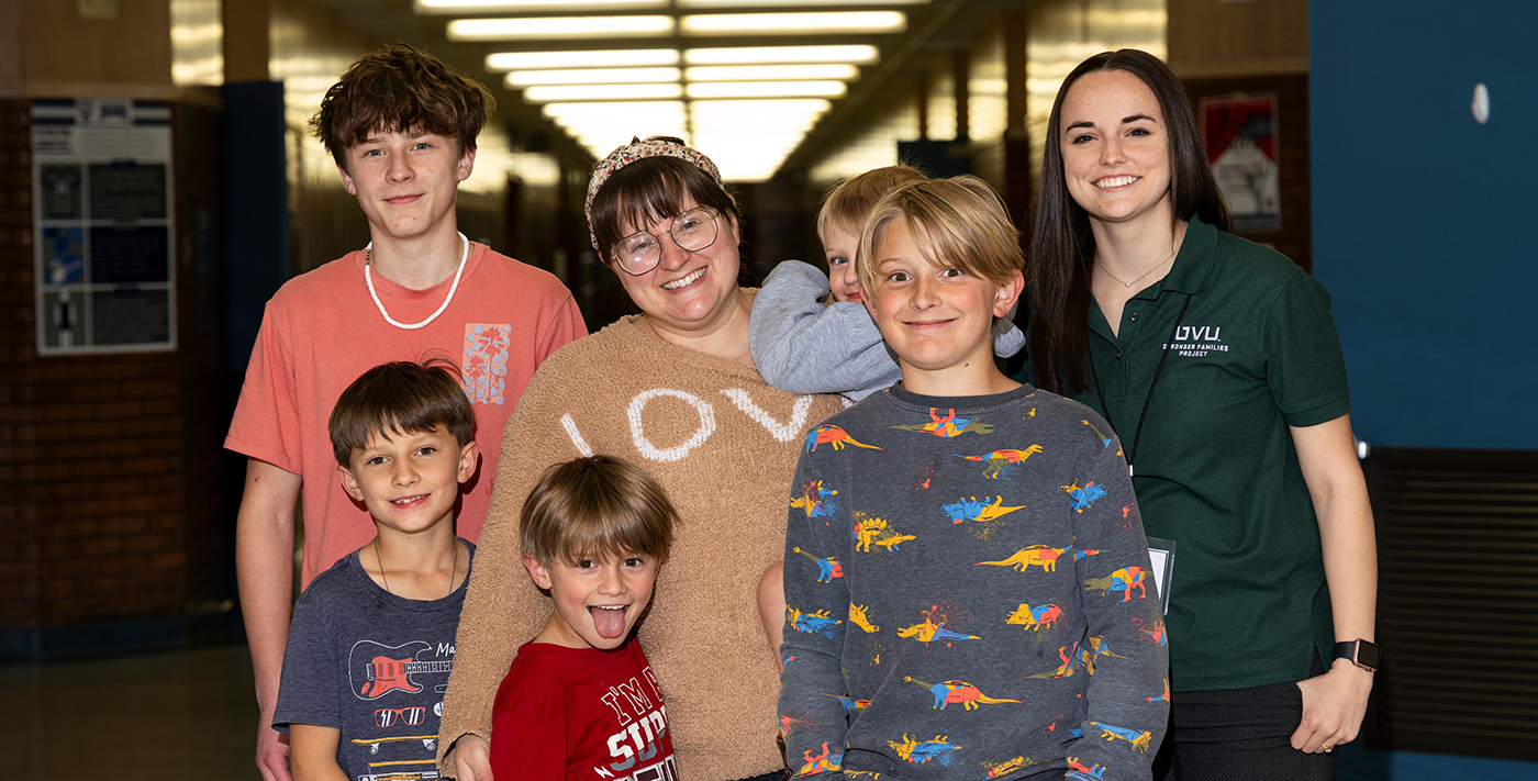 participatin sfp family photo with student intern