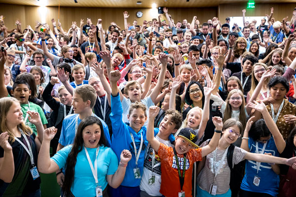 large group on pre-college students on campus