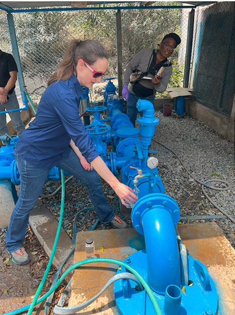 Volunteer in Peru working on water pipes