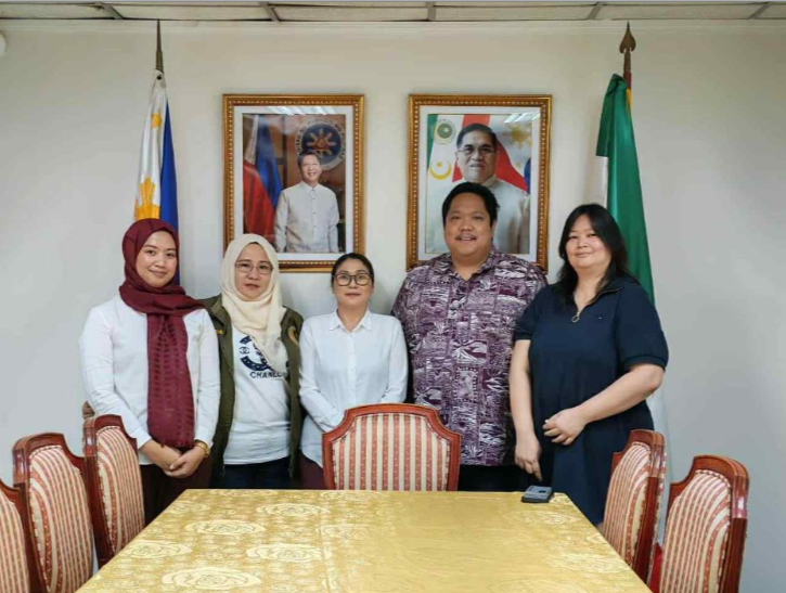 Dr. Canlas with the Muslim Mindanao 