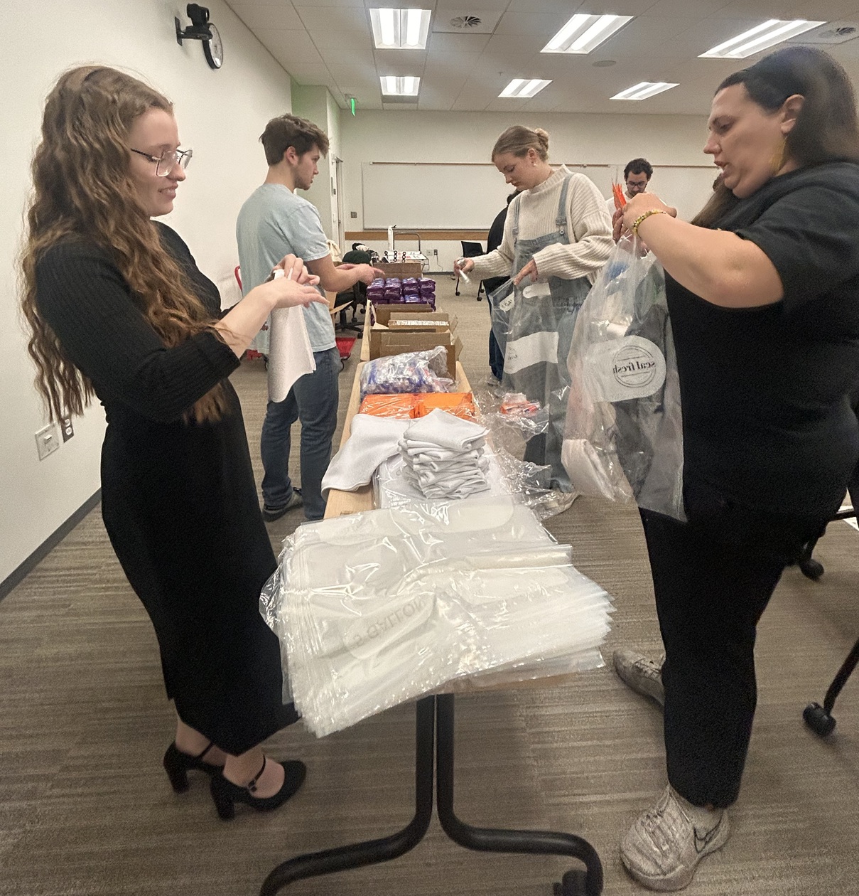 Abbie Fisher and Erynn Lammi Assemble Kits Abbie Fisher and Erynn Lammi Assemble Kits