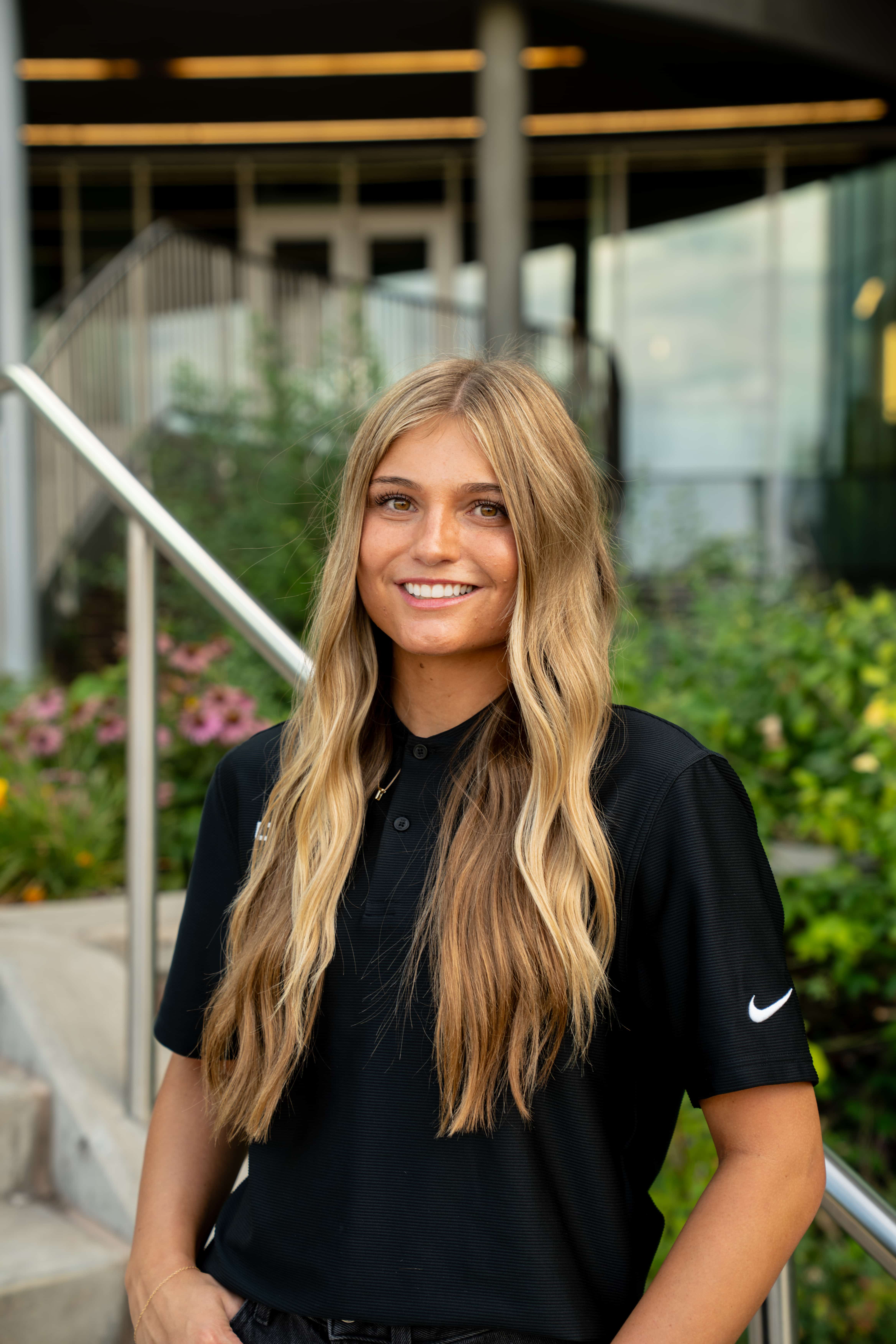 Headshot Taya Olsen